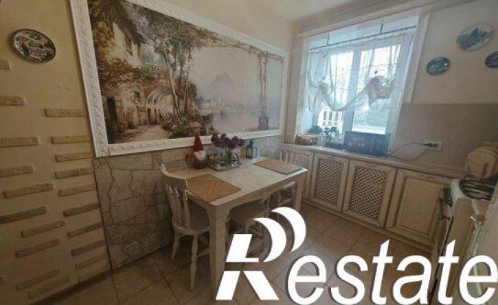 4-комн квартира улица Багаева, 37,  д. 37