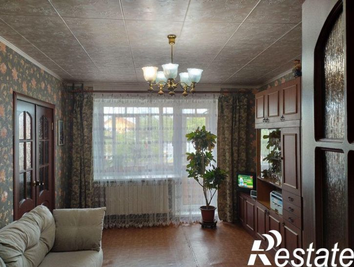 3-комн квартира Каравайковой ул, 50