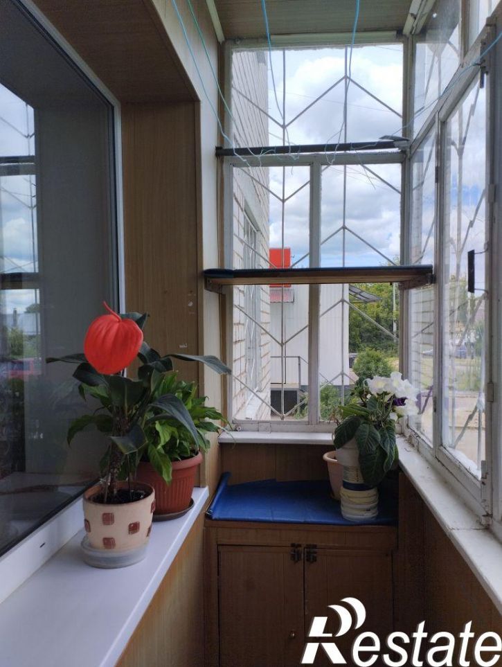 3-комн квартира Каравайковой ул, 50