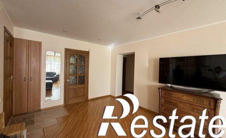 4-комн квартира улица Лётчика Захарова, 21,  д. 21