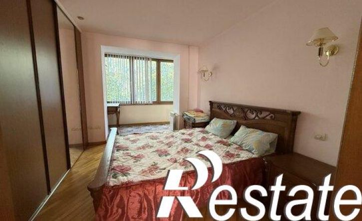 4-комн квартира улица Лётчика Захарова, 21,  д. 21