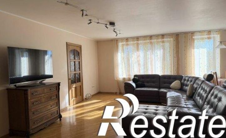 4-комн квартира улица Лётчика Захарова, 21,  д. 21