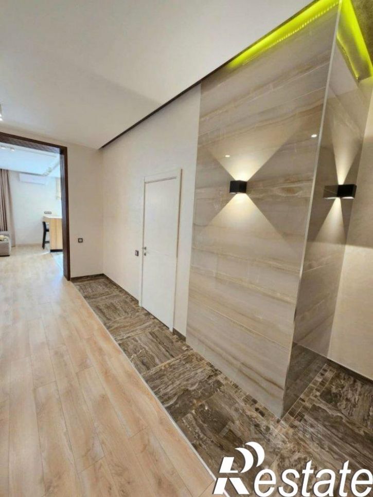 3-комн квартира улица Красных Зорь, 8,  д. 8