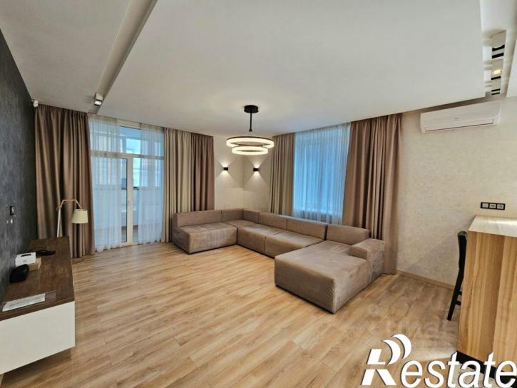 3-комн квартира улица Красных Зорь, 8,  д. 8