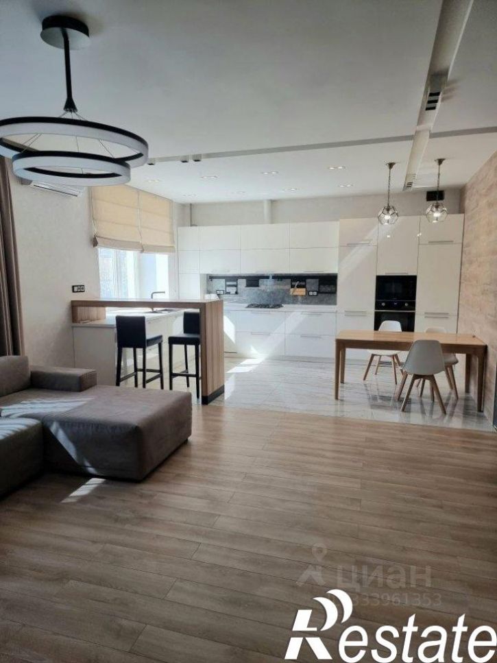 3-комн квартира улица Красных Зорь, 8,  д. 8