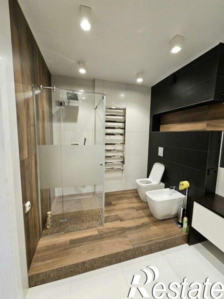 3-комн квартира улица Красных Зорь, 8,  д. 8