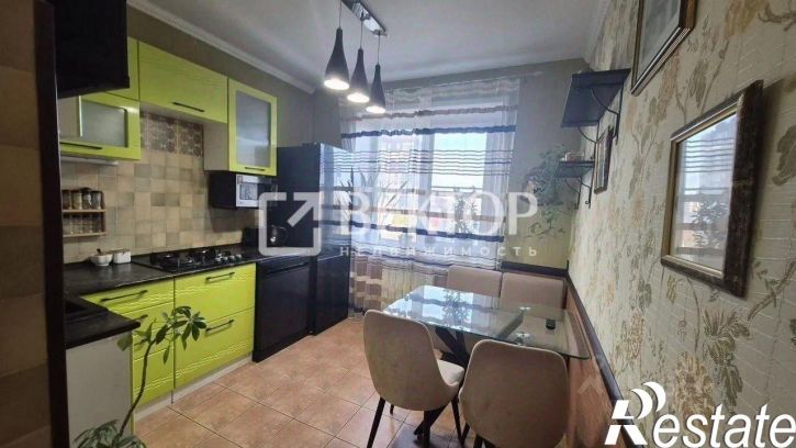 3-комн квартира улица 10 Августа, 56,  д. 56