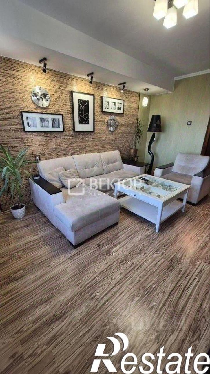 3-комн квартира улица 10 Августа, 56,  д. 56