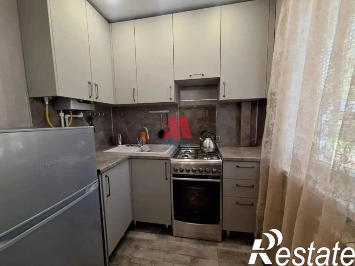 2-комн квартира Парижской Коммуны ул., д.11