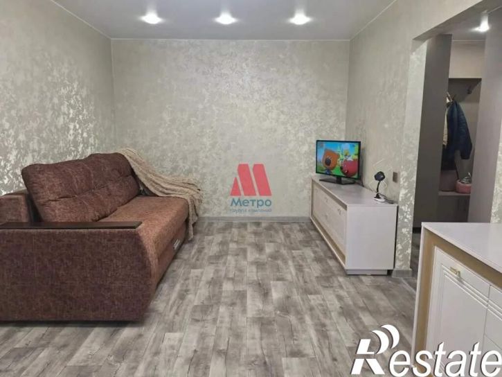2-комн квартира Парижской Коммуны ул., д.11
