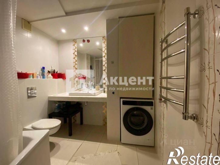 2-комн квартира Революционная улица, 34,  д. 34