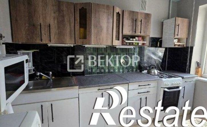4-комн квартира улица Полка Нормандия-Неман, 83,  д. 83