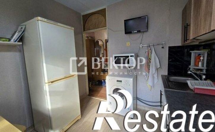 4-комн квартира улица Полка Нормандия-Неман, 83,  д. 83