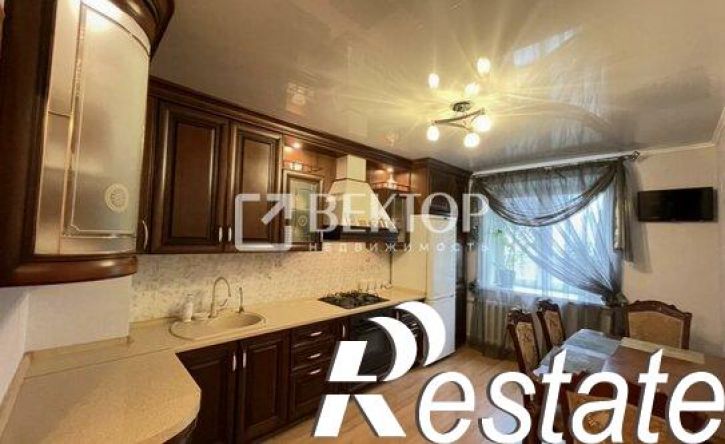 2-комн квартира Революционная улица, 32,  д. 32