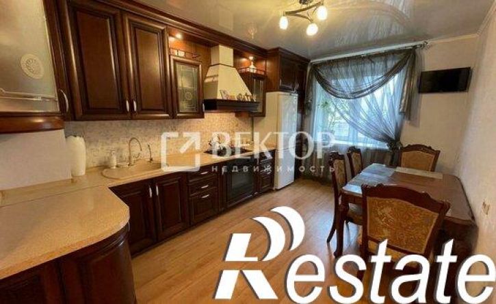 2-комн квартира Революционная улица, 32,  д. 32