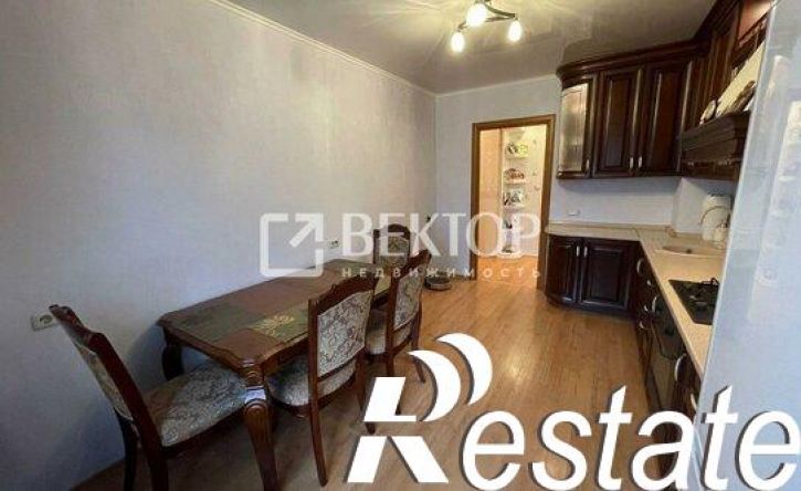 2-комн квартира Революционная улица, 32,  д. 32