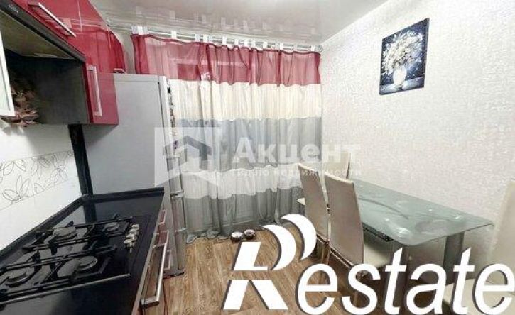 3-комн квартира улица Кудряшова, 102,  д. 102