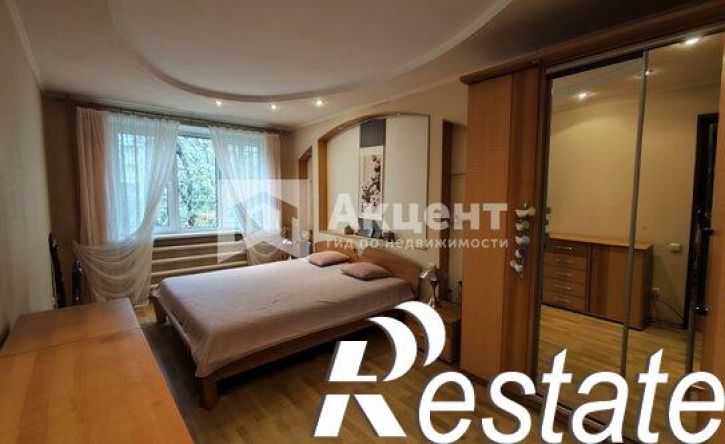 3-комн квартира улица Поэта Майорова, 21,  д. 21