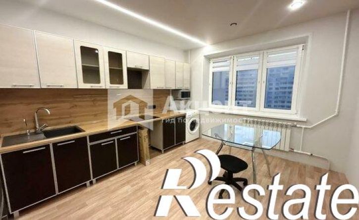 3-комн квартира микрорайон Рождественский, 8