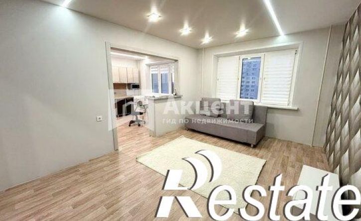 3-комн квартира микрорайон Рождественский, 8