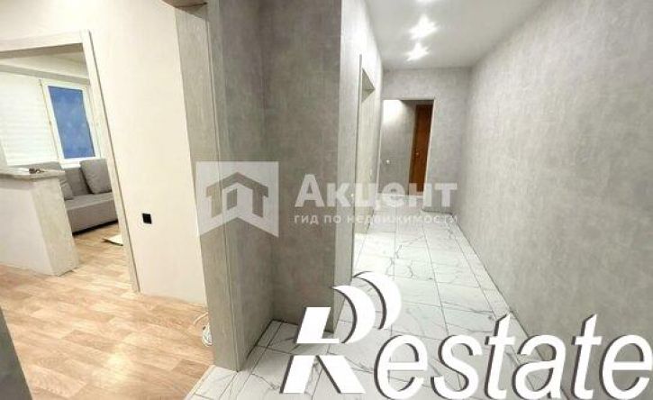 3-комн квартира микрорайон Рождественский, 8