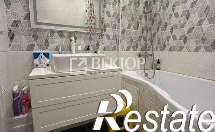 3-комн квартира улица Парижской Коммуны, 41,  д. 41