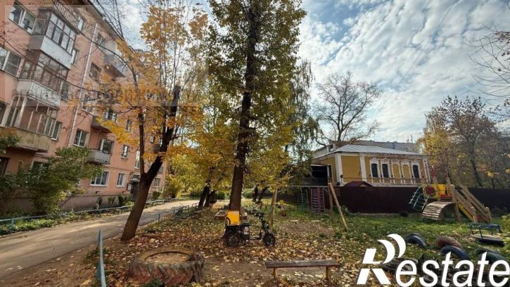 2-комн квартира 9 Января ул, 4