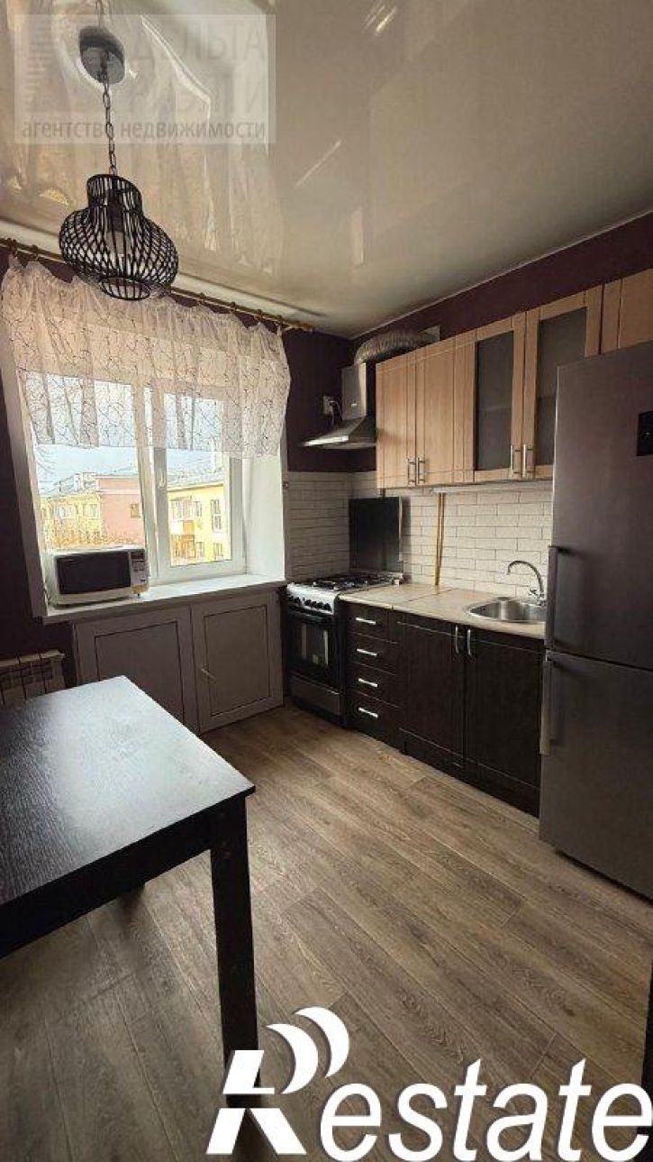 2-комн квартира 9 Января ул, 4