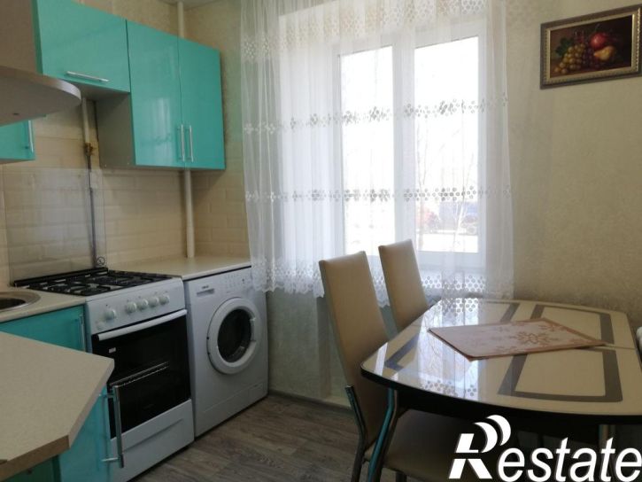 2-комн квартира Парижской Коммуны ул, 13